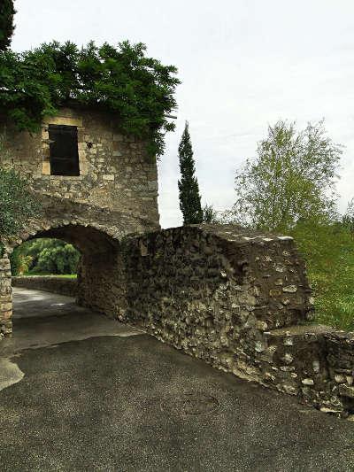 Baix porte les routes touristiques de l ardeche guide du tourisme rhone alpes