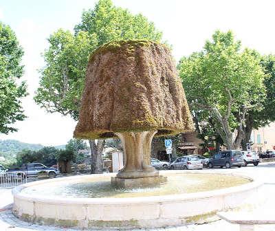 Bajols la fontaine raynoard routes touristiques du var guide touristique de la provence alpes cote d azur