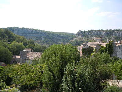 Balazuc plus beau village et village de caractere tour d ete et tour de la reine jeanne routes touristiques de ardeche guide du tourisme du rhone alpes