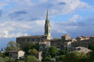 Banne village de caractere eglise saint pierre aux liens routes touristiques de l ardeche guide du tourisme rhone alpes