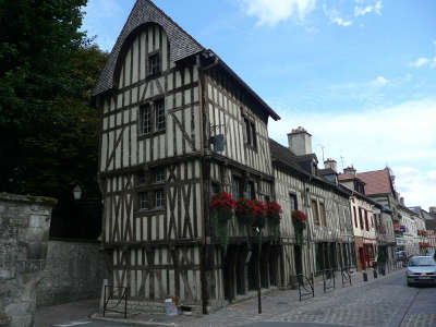 Bar sur seine petite cite de caractere maison a colombage routes touristiques dans l aube guide du tourisme grand est