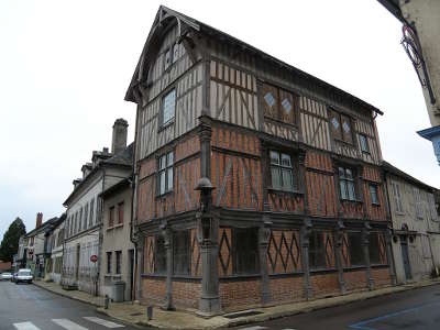 Bar sur seine petite cite de caractere maison a pans de bois routes touristiques dans l aube guide du tourisme grand est