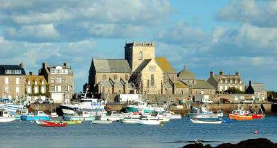 Barfleurs le port et l eglise saint nicolas de barfleur plus beaux villages de frances routes touristiques de la manche guide du tourisme normandie