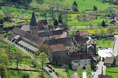 Baume les messieurs abbaye imperiale plus beaux villages routes touristiques du jura guide touristique de franche comte