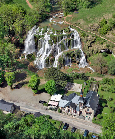 Baume les messieurs domaine des cascades cirque de baume plus beaux villages routes touristiques du jura guide touristique de franche comte