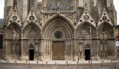 Bayeux cathedrale notre dame les cinq portails de la facade occidentale routes touristiques du calvados guide touristique de normandie