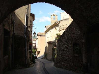 Beauchastel village de caractere vieux village avec ses ruelles et eglise routes touristiques de l ardeche guide du tourisme rhone alpes