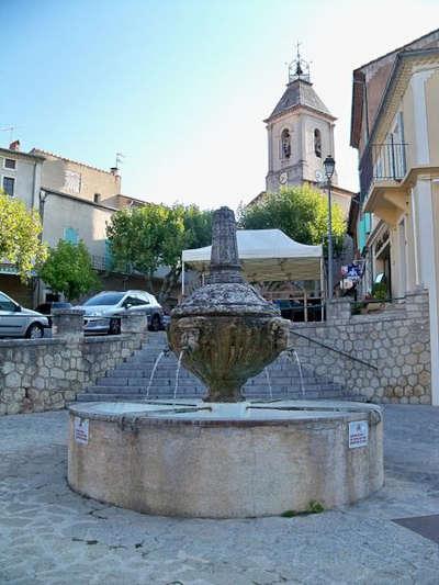 Beaumes de venise fontaine a mascarons routes touristiques du vaucluse guide touristique de provence alpes cote d azur