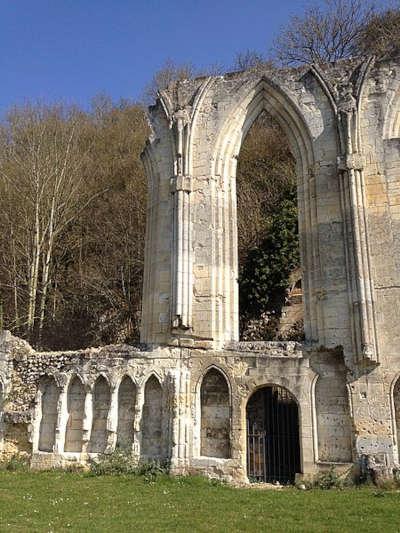 Beaumont le roger ancienne abbaye prieure de la sainte trinite routes touristiques d e l eure guide touristique de la haute normandie