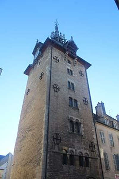 Beaune beffroi de la ville de beaune non loin des hospices route touristique en cote d or guide du tourisme en bourgogne