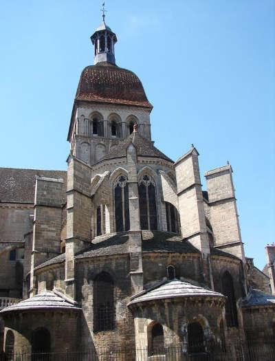 Beaune collegiale notre dame galerie du cloitre routes touristiques de la cote d or guide touristique de bourgogne