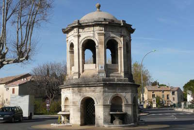 Bedarrides le chateau d eau route des vins du cote du rhone autour d avignon