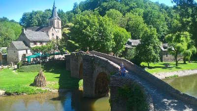 Belcastel plus beaux villages de france le pont routes touristiques de aveyron guide du tourisme midi pyrenees