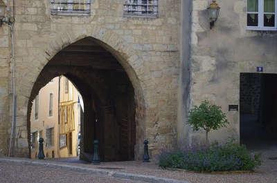 Belleme petite cite de caractere le porche du chateau routes touristiques de l orne guide touristique de normandie