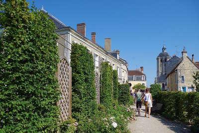 Belleme petite cite de caractere le square place du ble routes touristiques de l orne guide du tourisme normandie