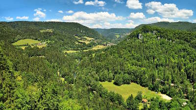 Belvedere de la corniche de goumois vallee du doubs et du dessoubre routes touristiques du doubs guide du tourisme de franche conte