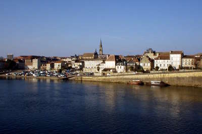 Bergerac au bord de la dordogne guide touristique