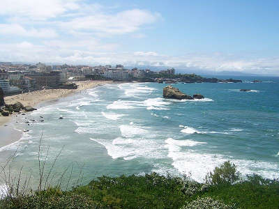 Biarritz la plage miramar et la grande plage vues depuis la pointe saint martin routes touristiques des pyrenees atlantiques guide du tourisme nouvelle aquitaine