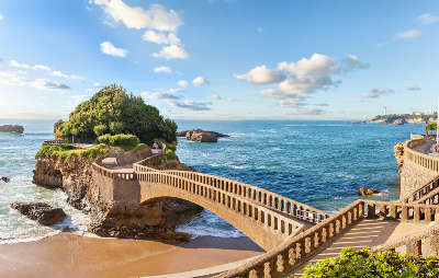 Biarritz le rocher de la vierge routes touristiques des pyrenees atlantiques guide du tourisme nouvelle aquitaine