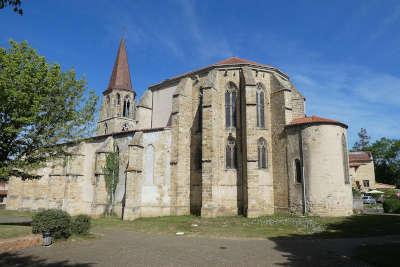 Billom chevet de l eglise saint loup routes touristiques du puy de dome guide touristique de l auvergne