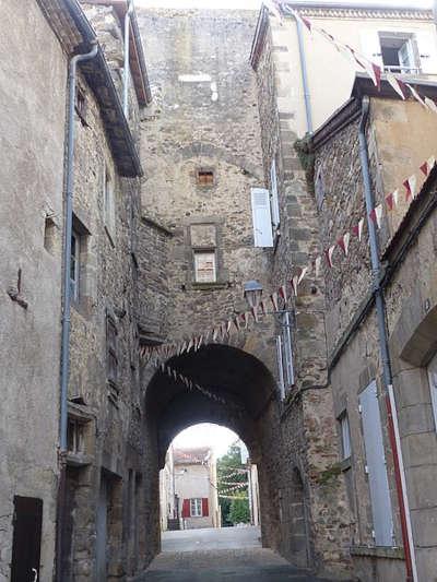 Billom enceinte medievale routes touristiques du puy de dome guide touristique de l auvergne