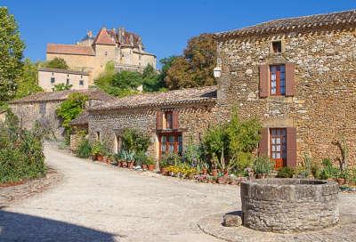 Biron routes touristiques de dordogne guide du tourisme d aquitaine