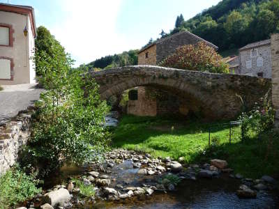 Blesle le pont plus beaux villages de france routes touristiques de haute loire guide touristique auvergne