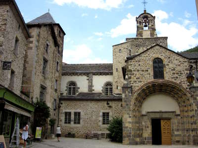 Blesle place plus beaux villages de france routes touristiques de haute loire guide touristique auvergne