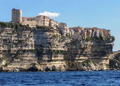 Bonifacio les falaises et l escalier du roi d aragon routes touristiques en corse du sud guide du tourisme de la corse