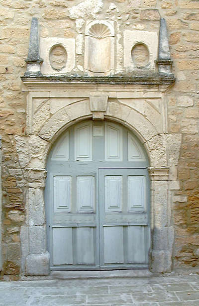 Bouchet porte de l abbatiale route des vins de la la drome provencale guide du tourisme de la drome