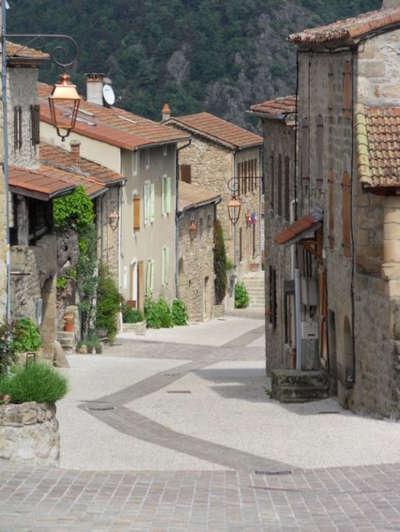 Boucieu le roi village de caractere rue principale routes touristiques de l ardeche guide du tourisme rhone alpes