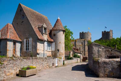 Bourbon l archambault route sur les traces des bourbons dans l allier routes touristiques de l allier guide touristique auvergne