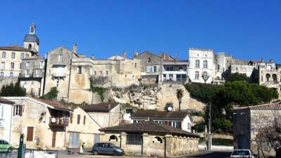 Bourg sur gironde route de la corniche fleurie guide touristique de gironde aquitaine