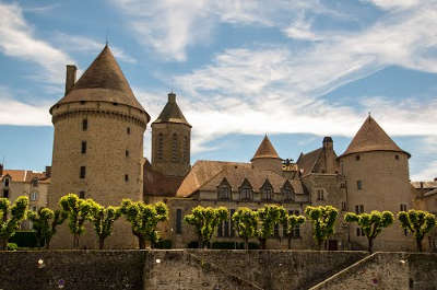 Bourganeuf cite medievale routes touristiques de la creuse guide du tourisme du limousin