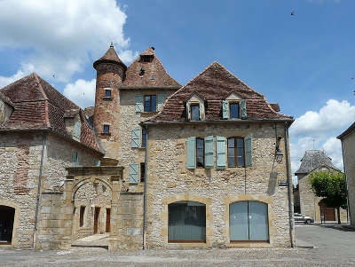 Bretenoux la maison des consuls routes touristiques du lot guide touristique midi pyrenees