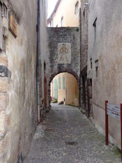 Brioude ruelle routes touristiques de la haute loire guide touristique de l auvergne