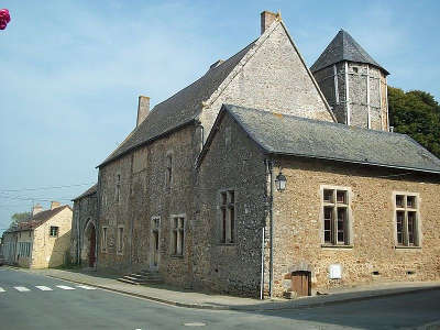 Brulon petite cite de caractere prieure musee claude chappe routes touristiques de la sarthe guide du tourisme pays de la loire