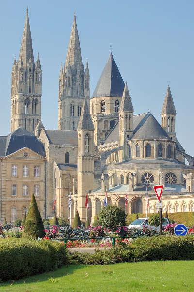 Caen abbaye aux hommes eglise saint etinene routes touristiques du calvados guide touristique de normandie