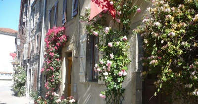 Camon plus beau village la cite des roses routes touristiques de ariege guide du tourisme midi pyrenees