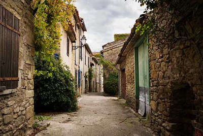 Camon plus beau village ruelle routes touristiques de ariege guide du tourisme midi pyrenees