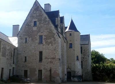 Candes saint martin chateau vieux plus beau village routes touristiques dans l indre et loire guide du tourisme centre val de loire