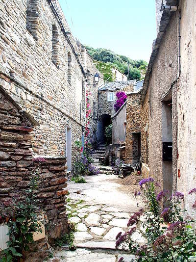 Cannelle village medieval cap corse routes touristiques en haute corse guide du tourisme de la corse