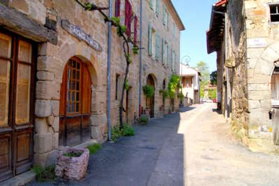 Cardaillac plus beau village ruelle les routes touristiques du lot guide touristique midi pyrenees