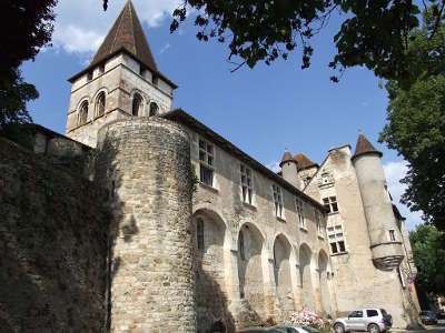 Carennac plus beau village chateau des doyens routes touristiques du lot guide touristique midi pyrenees