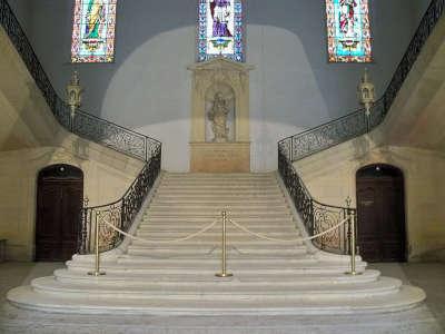 Carpentras hotel dieu l escalier central routes touristiques du vaucluse guide touristique de provence alpes cote d azur