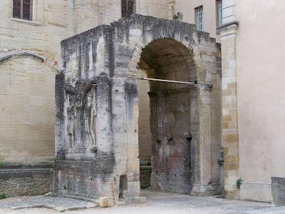 Carpentras l arc antique routes touristiques du vaucluse guide touristique de la provence alpes cote d azur