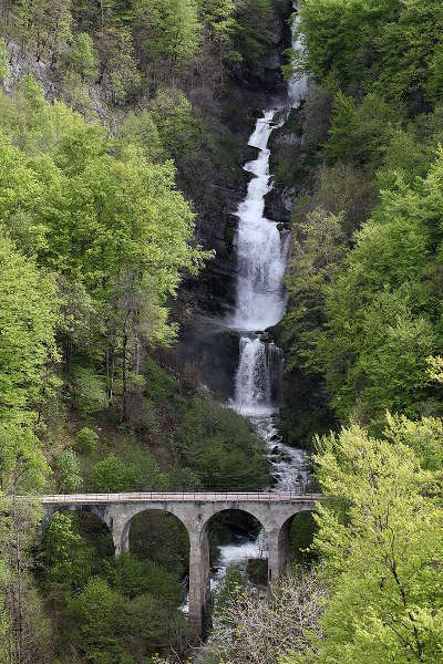 Cascade du bief de la ruine routes touristiques du jura guide du tourisme de franche comte