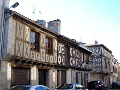 Casteljaloux maisons a colombages rue de veyries routes touristiques du lot et garonne guide du tourisme d aquitaine
