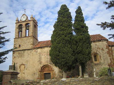 Castelnou l eglise sainte marie du mercadal plus beaux villages routes touristiques des pyrenees orientale guide du tourisme occidanie