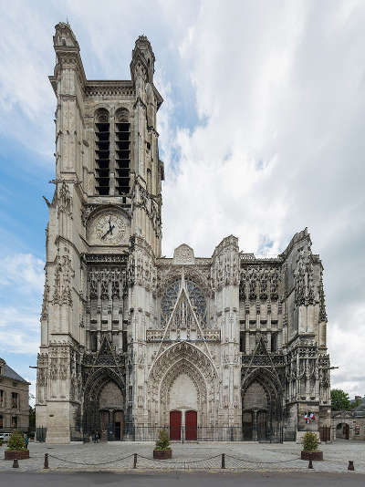 Cathedrale saint pierre et saint paul de troyes routes touristiques dans l aube guide du tourisme grand est